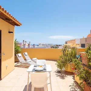https://white-dream-penthouse-el-medano.adeje-hotels.com